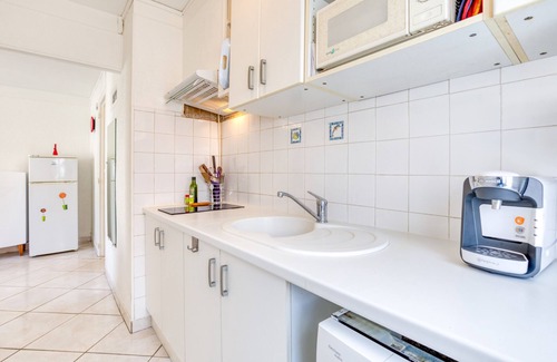 Palavas-les-Flots Apartment | Apartment 'Le Cocoon À 30m De La Plage' with Wi-Fi and Air Conditioning