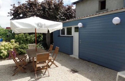 Equemauville Apartment | Apartment 'Le Jardin De Sasha' with Private Terrace, Private Garden and Wi-Fi