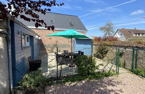 Equemauville Apartment | Apartment 'Le Jardin De Sasha' with Private Terrace, Private Garden and Wi-Fi