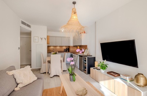 Caucade Apartment | Apartment 'Le Jasmin' with Private Terrace, Wi-Fi and Air Conditioning