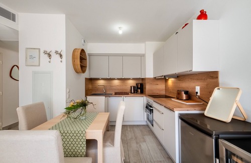 Caucade Apartment | Apartment 'Le Jasmin' with Private Terrace, Wi-Fi and Air Conditioning
