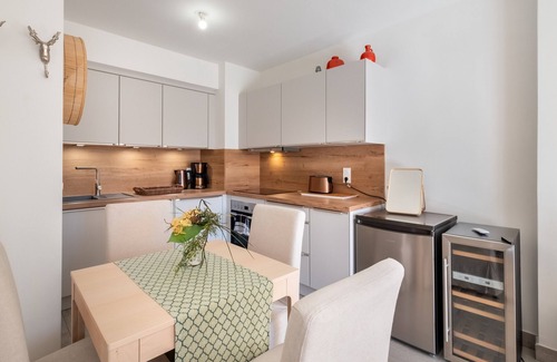 Caucade Apartment | Apartment 'Le Jasmin' with Private Terrace, Wi-Fi and Air Conditioning
