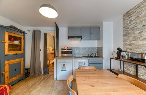 Les Adrets Apartment | Apartment 'Le May'hé - Studio Cabin and Balcony' with Mountain View and Balcony