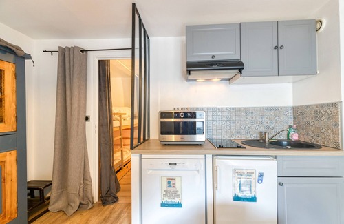 Les Adrets Apartment | Apartment 'Le May'hé - Studio Cabin and Balcony' with Mountain View and Balcony