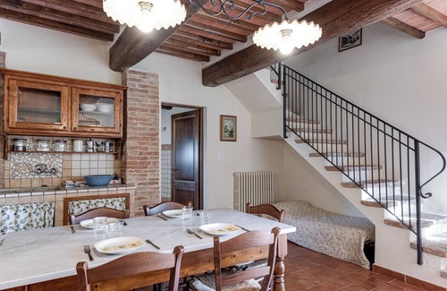 San Miniato Apartment | Apartment 'Le Tre Civette' with Shared Pool, Private Garden and Wi-Fi