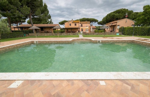 Piombino Apartment | Apartment 'Leccio' with Shared Pool, Wi-Fi and Air Conditioning