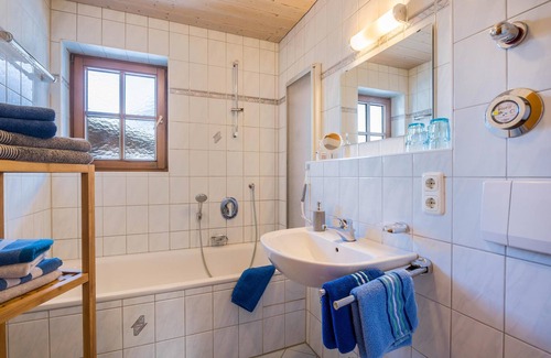 Farchant Apartment | Apartment 'Lechner' with Zugspitz Mountain View, Balcony & Wi-Fi