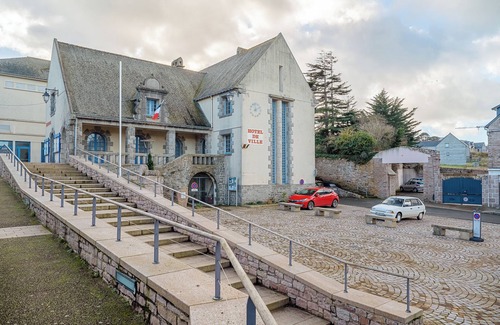 Erquy Apartment | Apartment 'Les Bains - Erquy' with Wi-Fi