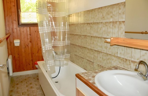 Mont-Dore Apartment | Apartment 'Les Lauriers, No. 2' with Mountain View