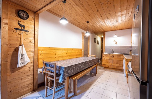 Flumet Apartment | Apartment 'Les Marmottes' with Shared Terrace, Private Garden and Wi-Fi