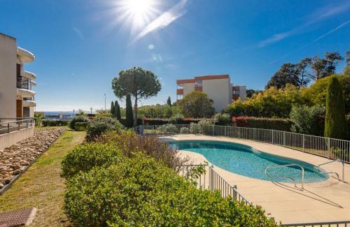 Boulouris-sur-Mer Apartment | Apartment Les Rivages de L'Esterel-2 by Interhome