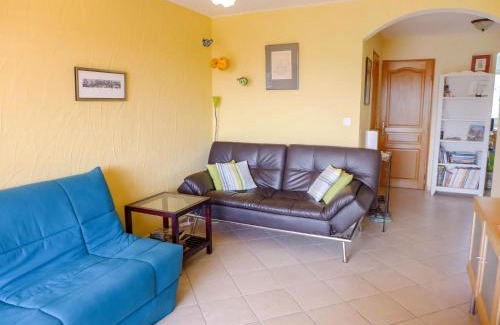 Les Lecques Apartment | Apartment Les Vignes by Interhome