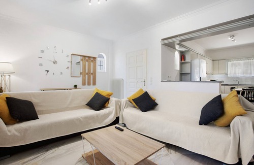 Xirokastello Apartment | Apartment 'Levante Breeze 1' with Balcony, Wi-Fi and Air Conditioning