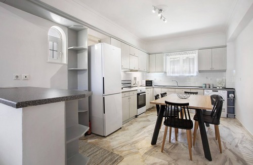 Xirokastello Apartment | Apartment 'Levante Breeze 1' with Balcony, Wi-Fi and Air Conditioning