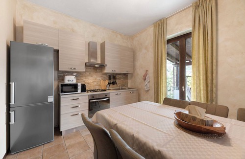 Consiglio di Rumo Apartment | Apartment 'Liivv House - Lake Como' with Lake View, Private Terrace and Wi-Fi