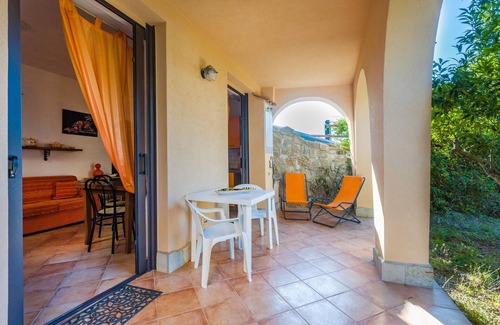 Santo Stefano Apartment | Apartment 'Limone' with Sea View, Private Terrace and Wi-Fi