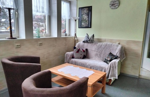 Suhl Apartment | Apartment 'Linde' with Shared Garden and Wi-Fi