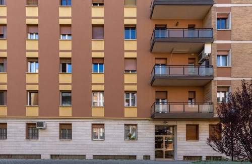 San Donato Apartment | Apartment located on the first floor of a building with a lift.In 75 square meters of space, it comfortably accommodates 6 people with two double bedrooms and a sofa bed in the living room.Connected with the city center and with all points of interest in
