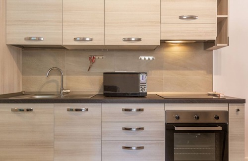 San Donato Apartment | Apartment located on the ground floor of a building.In 39 square meters of space it comfortably accommodates 2 people with a double bedroom.There is an uncovered parking space for the exclusive use of guests.The neighborhood is well served with two super