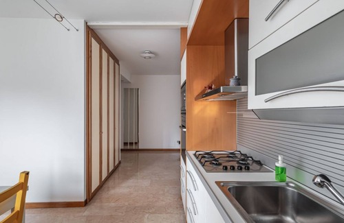 Historic Centre Apartment | Apartment located on the second floor of a building with a lift.In 80 square meters it comfortably accommodates 4 people with a double bedroom and a sofa bed in the living room.We are located in a residential area, Palestro, 6 km away from the Padova Ove