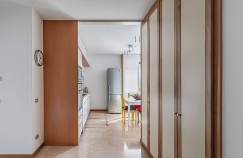 Historic Centre Apartment | Apartment located on the second floor of a building with a lift.In 80 square meters it comfortably accommodates 4 people with a double bedroom and a sofa bed in the living room.We are located in a residential area, Palestro, 6 km away from the Padova Ove
