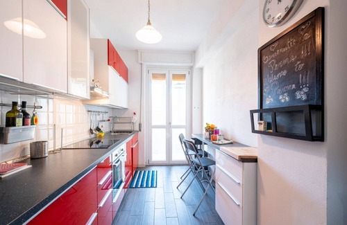 Parma City Centre Apartment | Apartment located on the first floor of a building equipped with a lift (not suitable for disabled people).In 88 m2 of space it accommodates 4 peopleThe property is located in a strategic point near the train station and the historic center of Parma, con