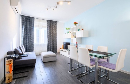 Parma City Centre Apartment | Apartment located on the first floor of a building equipped with a lift (not suitable for disabled people).In 88 m2 of space it accommodates 4 peopleThe property is located in a strategic point near the train station and the historic center of Parma, con