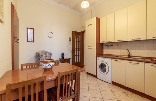 San Lorenzo Apartment | Apartment located on the second floor, of six in total, of a building with a lift (NOT suitable for disabled people).In 50 m2 of space it accommodates two people.In the San Lorenzo area, the apartment is located about 15 minutes walk from Termini Station