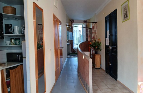 Noailles Apartment | Apartment 'Loft Americain Centre Ville' with Wi-Fi