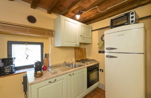 Chianni Apartment | Apartment 'Loft De' Riccardi' with Wi-Fi and Air Conditioning