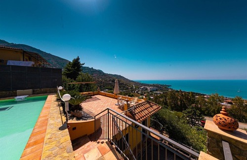 Cefalu Apartment | Apartment 'Loft Marte' with Sea View, Wi-Fi and Air Conditioning