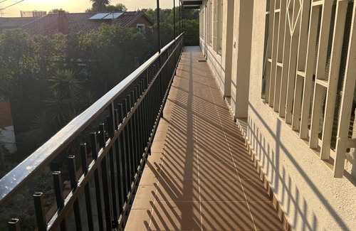 Sant Pere de Ribes Apartment | Apartment 'Los Cards' with Balcony, Wi-Fi and Air Conditioning