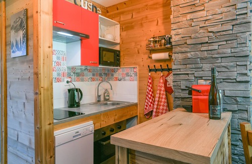 La Feclaz Apartment | Apartment 'L’ourson' with Mountain View, Shared Pool and Wi-Fi