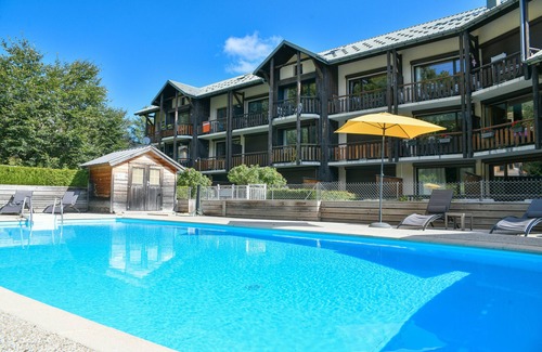 La Feclaz Apartment | Apartment 'L’ourson' with Mountain View, Shared Pool and Wi-Fi