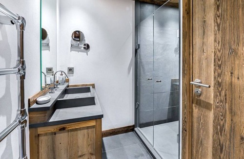 Val-d'Isere Villa | Apartment Lucienne - Four Bedroom Villa, Sleeps 8
