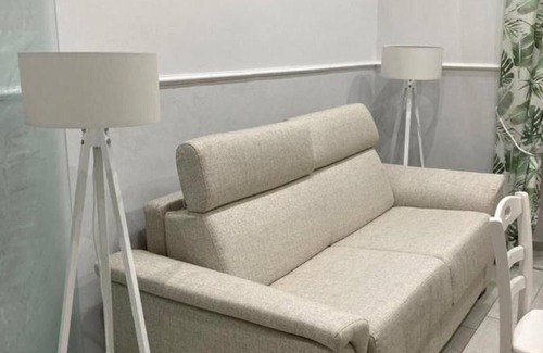 Torre del Greco Apartment | Apartment 'Lucy Casa Vacanze' with Private Terrace, Wi-Fi and Air Conditioning