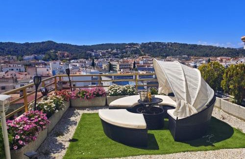 Tossa de Mar Apartment | Apartment Luna Tossa De Mar with Jacuzzi, 5mins walking to the beach, sea and castle view big terrace