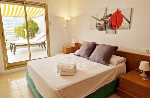 Tossa de Mar Apartment | Apartment Luna Tossa De Mar with Jacuzzi, 5mins walking to the beach, sea and castle view big terrace