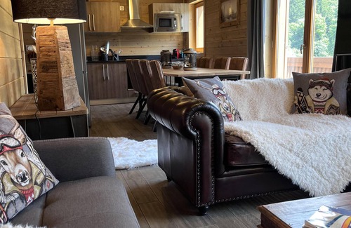 Meribel Village Apartment | Apartment-Luxury-Ensuite with Bath-Mountain view-4 étoiles