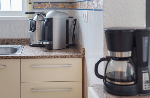 La Font d'en Carros Apartment | Apartment 'Maison Oliva' with Shared Pool, Wi-Fi and Air Conditioning