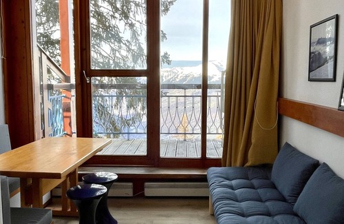 Arc-1800 Apartment | Apartment Mezzanine Perriand Arcs 1800 Valley View