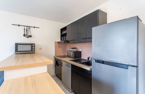 Les Hauts de Canet Apartment | Apartment 'Malibu Village' with Shared Pool, Wi-Fi and Air Conditioning