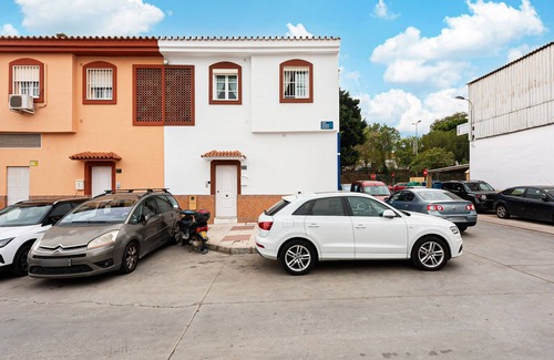 Campanillas Apartment | Apartment 'Manoli' with Mountain View, Wi-Fi and Air Conditioning