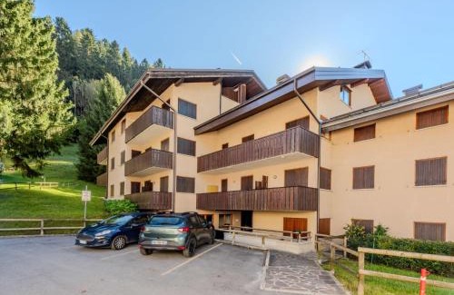 Giustino Apartment | Apartment Mansarda al Doss by Interhome