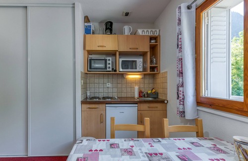 Le Bourg-d'Oisans Apartment | Apartment 'Marmotte' with Mountain View, Shared Garden and Wi-Fi