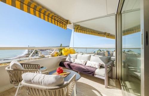 Villeneuve Loubet Beach Apartment | Apartment 'Marina Baie Des Anges' with Sea View, Wi-Fi and Air Conditioning