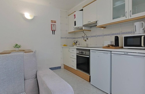 Costa de Caparica Apartment | Apartment 'Maria's House' with Private Terrace and Wi-Fi