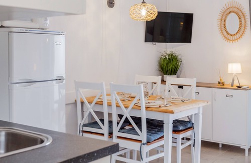 Cala'n Bosch Apartment | Apartment 'Marlena' with Shared Pool, Wi-Fi and Air Conditioning