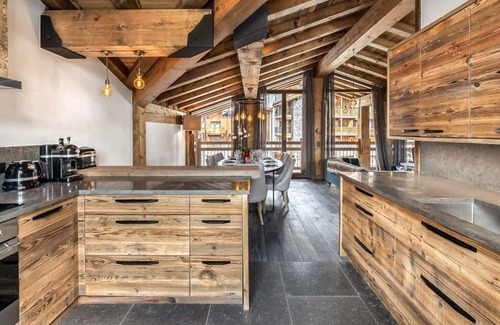 Val-d'Isere Villa | Apartment Meilleur - Four Bedroom Villa, Sleeps 10