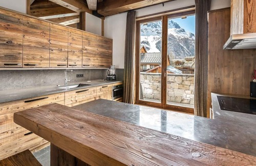 Val-d'Isere Villa | Apartment Meilleur - Four Bedroom Villa, Sleeps 10